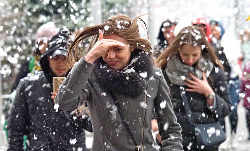 Москвичей предупредили о мокром снеге и гололеде 22 января