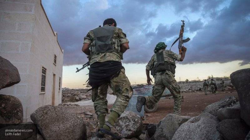 ВВС Сирии продолжают наносить удары по боевикам на юге Алеппо в районе города Кафр-Рума