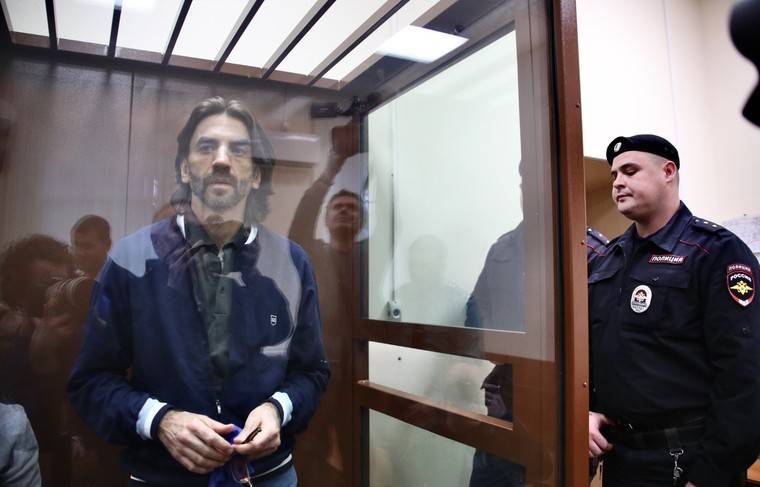 Суд продлил арест экс-министру Абызову