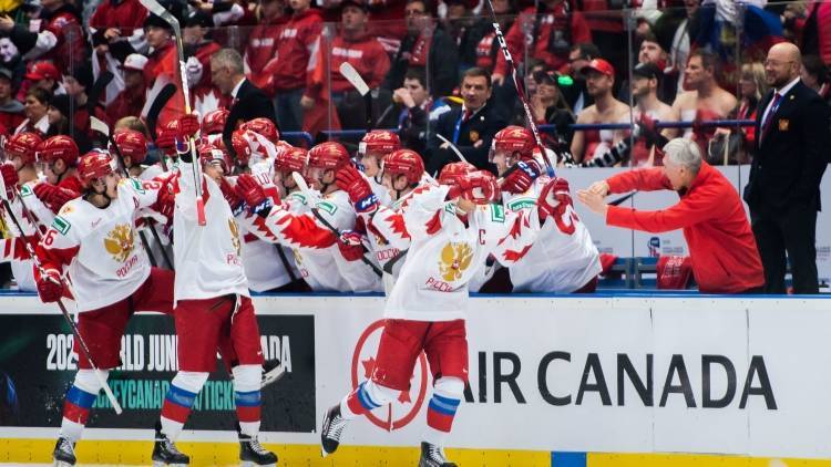 Молодежная сборная РФ по хоккею стала чемпионом юношеских Олимпийских игр, разгромив США