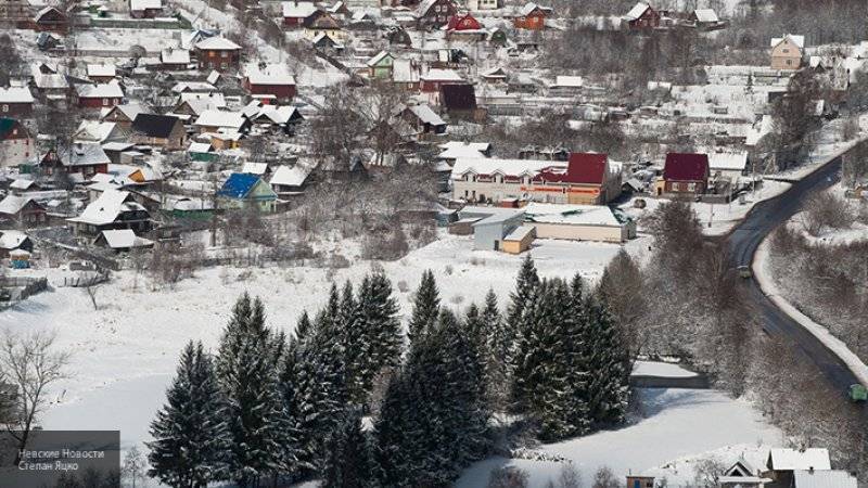 Дом пенсионеров завалило снегом в деревне в Кемеровской области