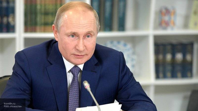 Путин заявил о необходимости вводить отраслевую систему оплаты труда в социальной сфере