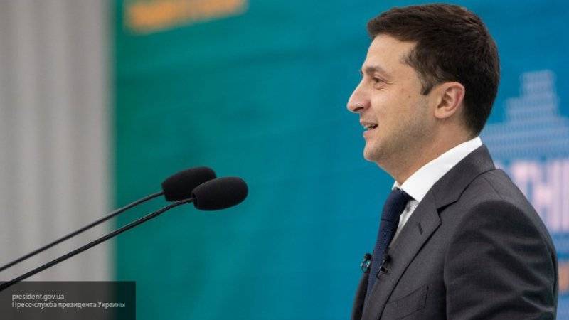 Зеленский заявил, что ситуация в Донбассе разрешится "хоть завтра" при желании сторон