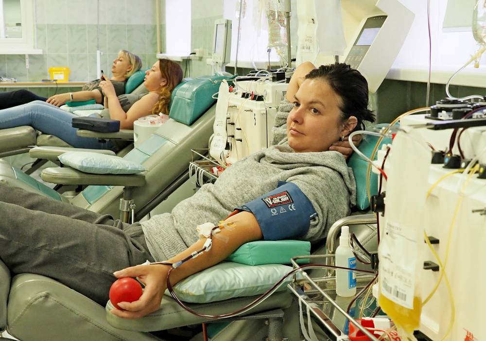 Столичные волонтеры решили стать донорами крови