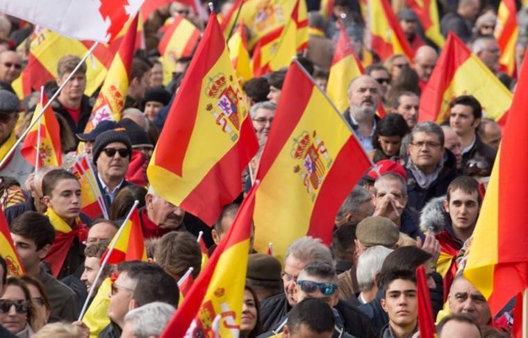 Минимальную заработную плату в Испании повысят до 950 евро