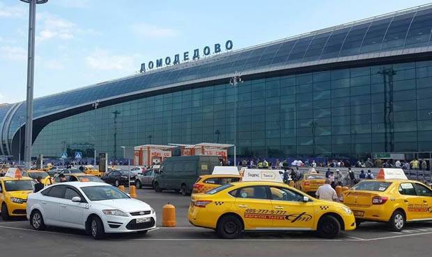 В аэропорту «Домодедово» скончался таксист. Он выпил девять банок энергетика