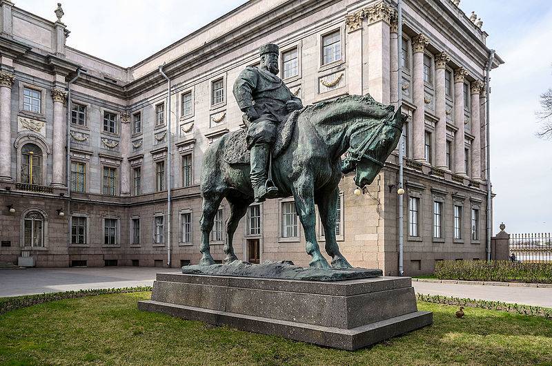 Глава КГКИОП не одобрил перенос памятника Александру III от Русского музея