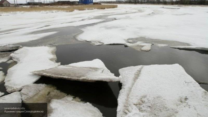Глава Академии выживания назвал "раздолбайством" выход рыбаков на тонкий лед на Сахалине