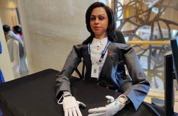 «Божественный» робот-женщина из Индии полетит в космос