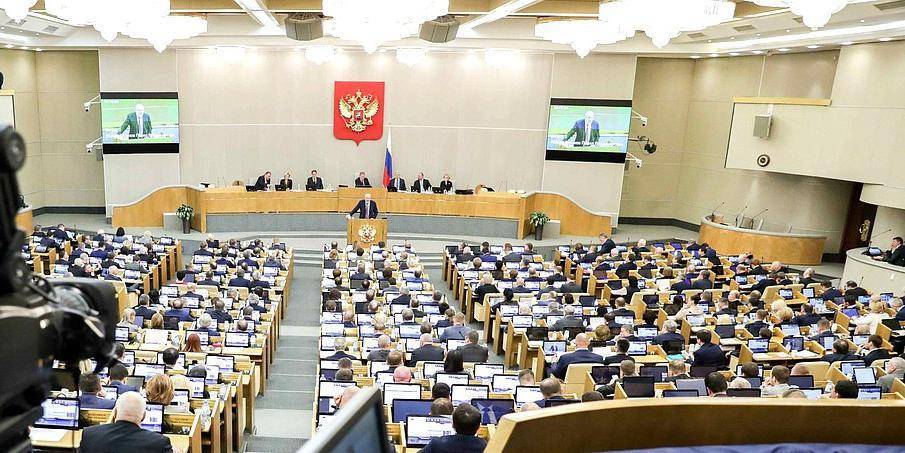 Госдума единогласно приняла в первом чтении законопроект о внесении изменений в Конституцию
