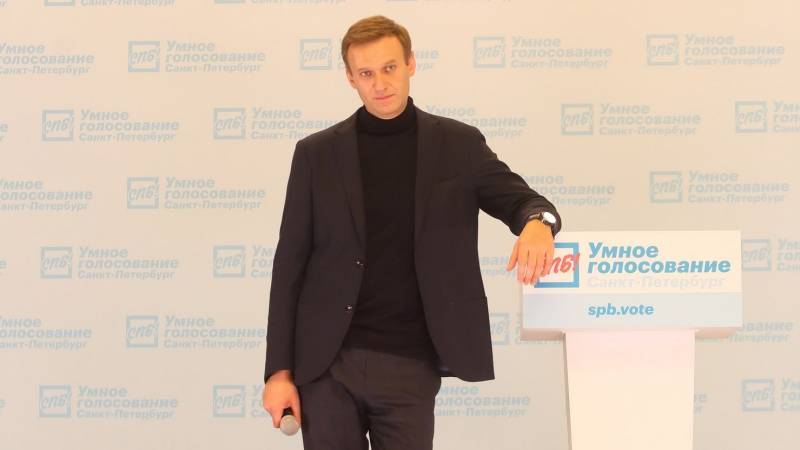 Навального прозвали в сети «бумерастом» из-за ханжеского отношения к преемнице Мединского