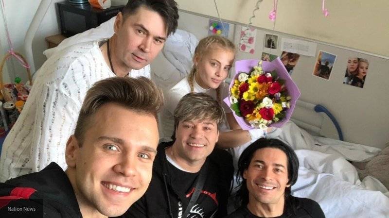Музыканты "На-На" навестили в Боткинской больнице Москвы модель Ксению Пунтус