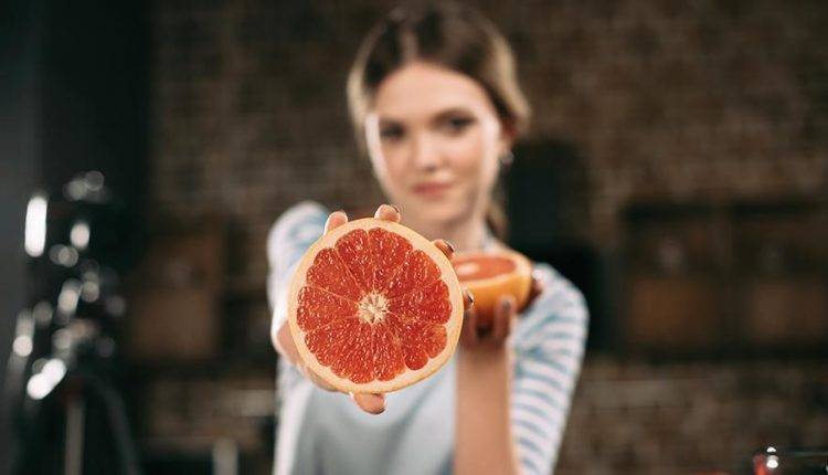 Диетолог развенчала миф о жиросжигающем свойстве грейпфрута