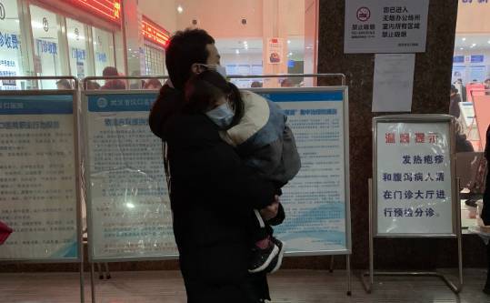 Жители китайского города Ухань рассказали про режим карантина из-за коронавируса