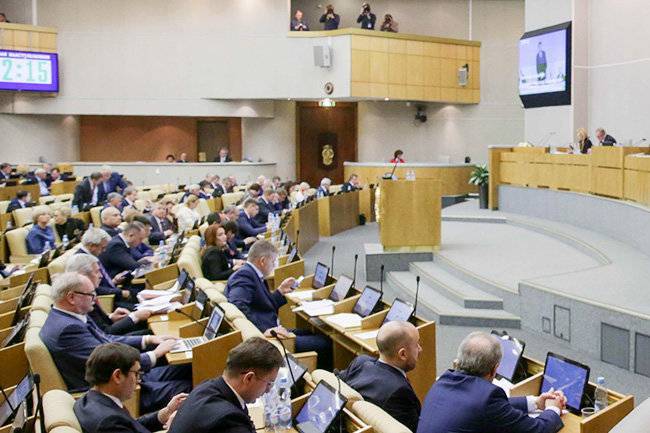 Скандал из-за назначения Любимовой министром дошел до Госдумы