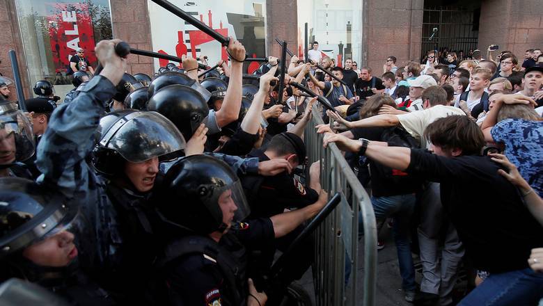 Более трех тысяч человек задержали на митингах в Москве в 2019 году