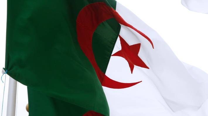 МИД Алжира выступил за разрешение кризиса в Ливии без иностранного вмешательства