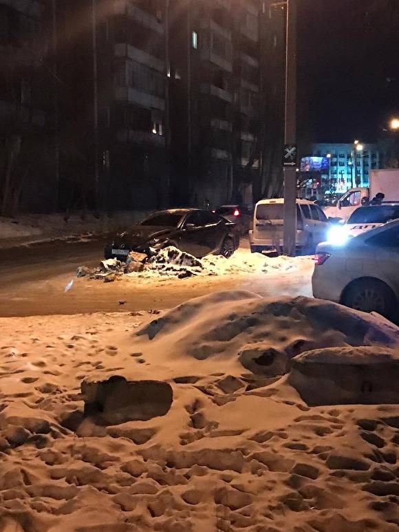 В Челябинске тонированный Lexus на высокой скорости протаранил два автомобиля