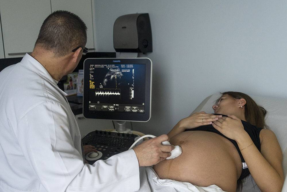 США ужесточили правила выдачи виз беременным женщинам