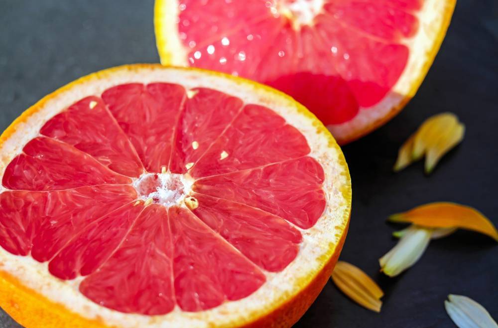 Диетолог заявила, что жиросжигающие свойства грейпфрута — миф