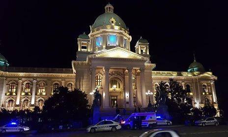 Возле здания парламента произошло самоубийство