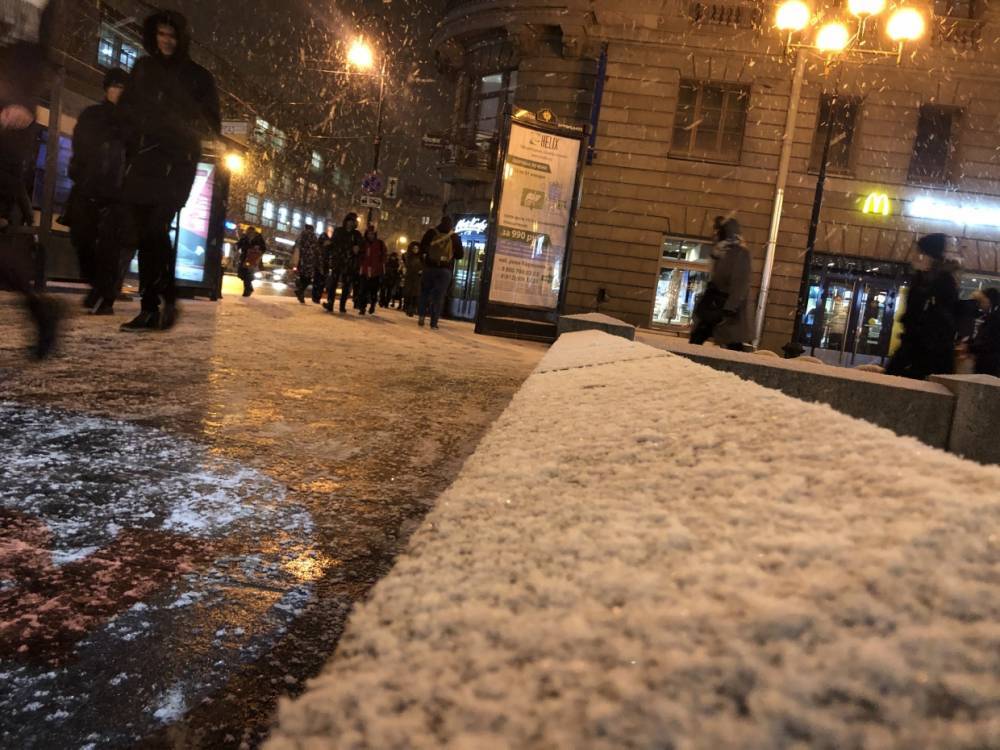 Специальная техника и дворники выйдут на улицы Петербурга на уборку снега