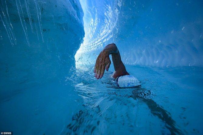 Под льдами Антарктики впервые проплыл человек