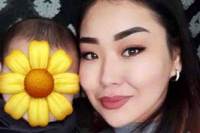 Молодая мать совершила самоубийство после того, как бывший муж заставил ее отказаться от сына
