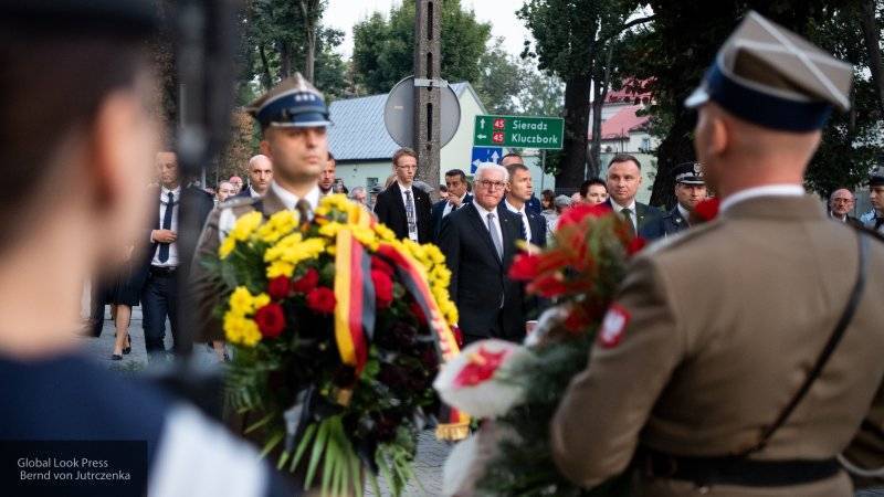 Президент Польши Дуда придумал причину отсутствия на форуме памяти жертв Холокоста