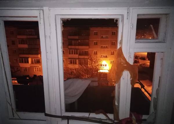 В жилом доме на Среднем Урале прогремел взрыв: людей срочно эвакуировали