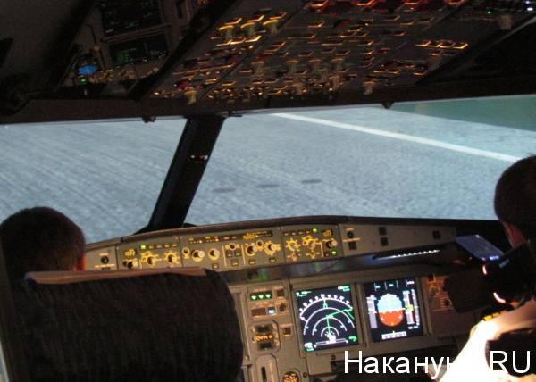 В Кольцово самолет совершил вынужденную посадку из-за технической неисправности