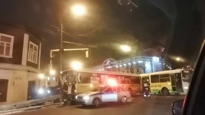 В Ярославле при столкновении двух автобусов погиб человек