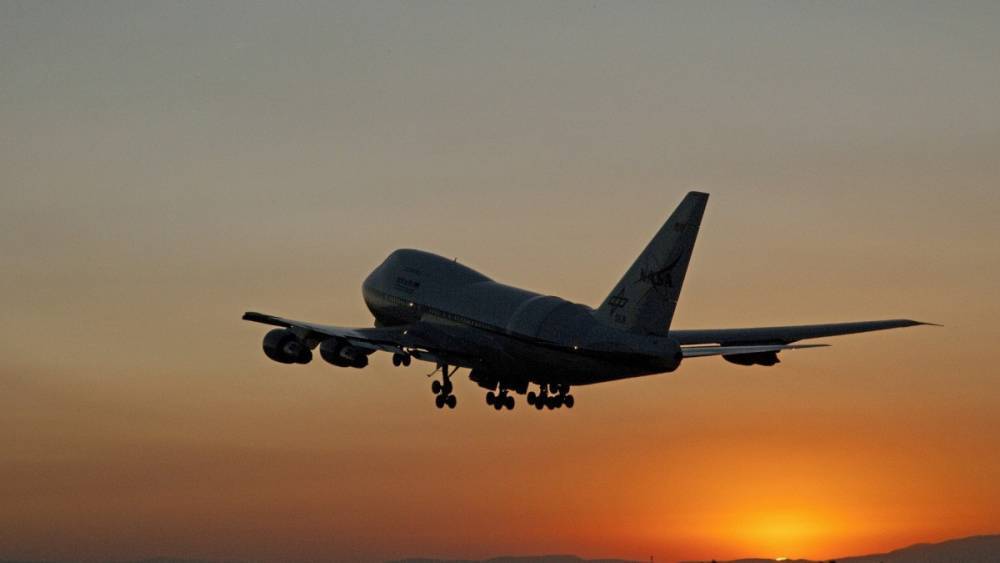 Вылетевший из Екатеринбурга самолет вернулся обратно из-за проблем с шасси