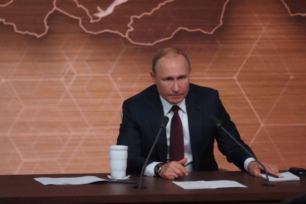 Путин увеличил число помощников президента России