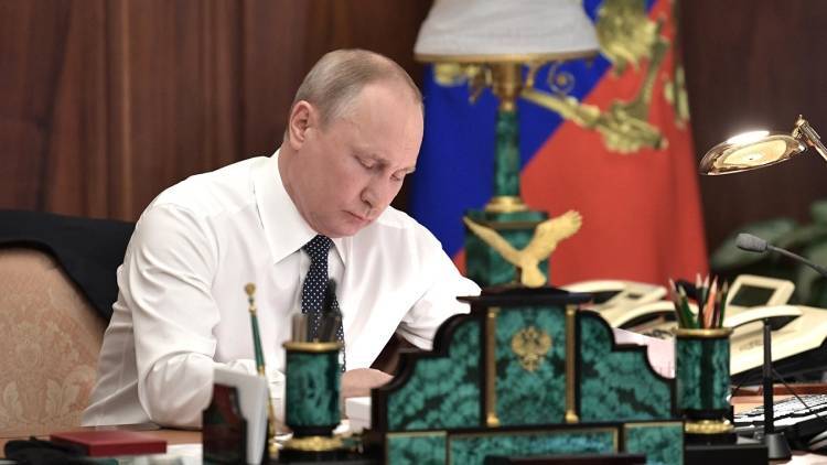 Путин увеличил число заместителей главы администрации президента до трех