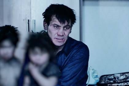 Россиянин с четырьмя детьми объяснил проживание в заброшенном доме