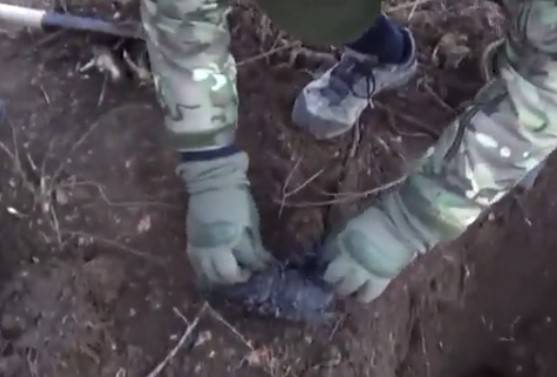 ФСБ показала тайники жителя Крыма с килограммами взрывчатки