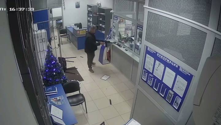 Пьяный украинец сломал автомат во время налета на банк в Алуште