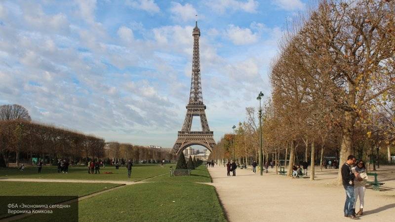 Эйфелеву башню в Париже закрыли из-за забастовки обслуживающего персонала