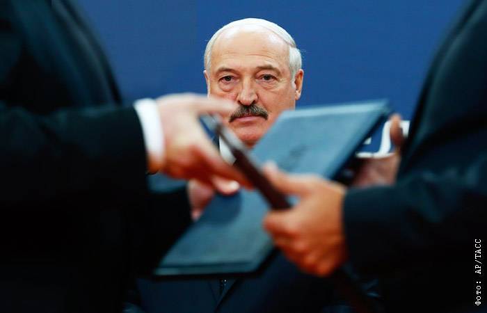 Лукашенко отказался "предавать и растворять" Белоруссию в "братской" России