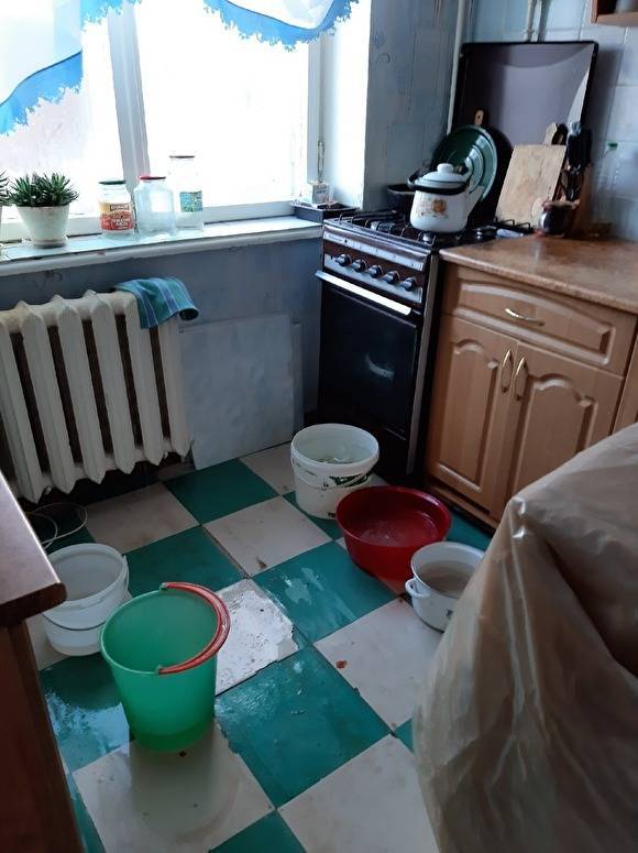 В Трехгорном после очистки снега с крыш затопило десяток квартир