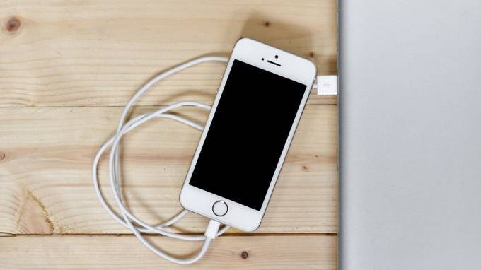 Apple выступила против одинаковой зарядки для всех смартфонов