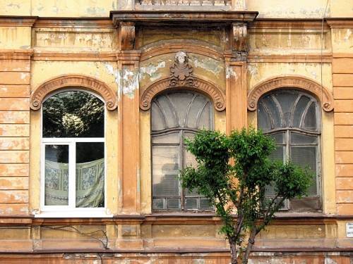 В Петербурге будут принудительно перекрашивать пластиковые окна