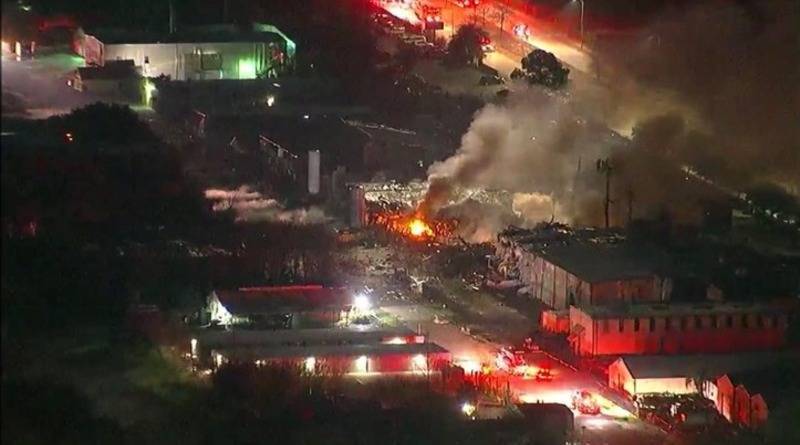 В Техасе произошел мощный взрыв: обломки летели на полмили (фото)