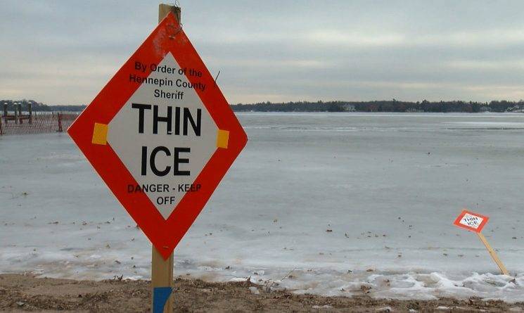 В Нью-Джерси двое подростков погибло после падения в ледяной пруд