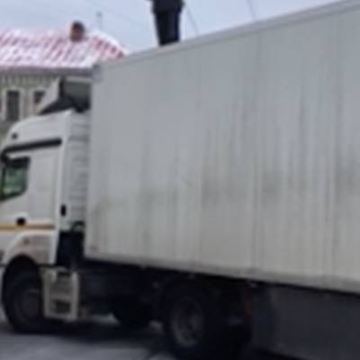 Роструд проверяет компанию, где работает водитель, перекрывавший Бауманскую улицу в Москве
