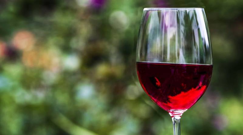 В Рашен-Ривер в Калифорнии вылились десятки тысяч галлонов красного вина