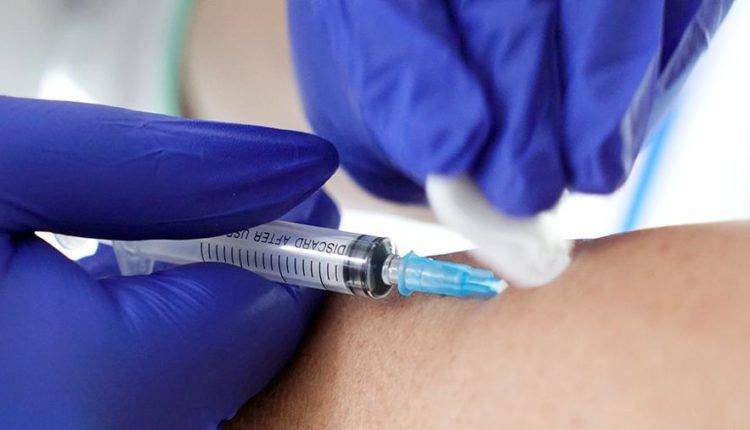 Опрос показал число готовых на прививку от китайского коронавируса россиян