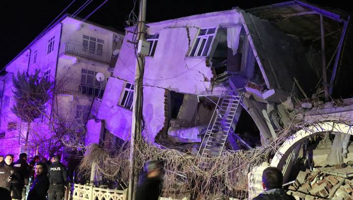 Число погибших при землетрясении на востоке Турции увеличивается