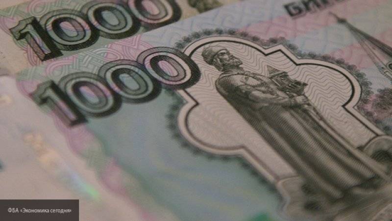 Перекрывшему улицу в Москве водителю фуры выплатили часть долга по заработной плате